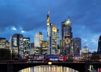 Μηδενική ανάπτυξη για το 2025 προβλέπουν οι «σοφοί» οικονομολόγοι