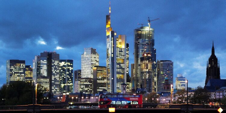 Μηδενική ανάπτυξη για το 2025 προβλέπουν οι «σοφοί» οικονομολόγοι