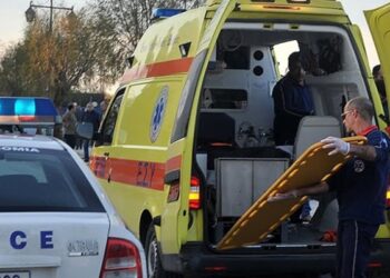 Τροχαίο στο Χαλάνδρι: Αυτοκίνητο έπεσε σε στάση λεωφορείου