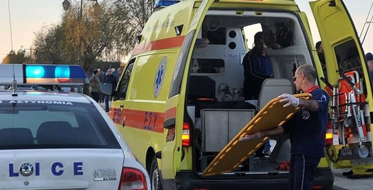 Τροχαίο στο Χαλάνδρι: Αυτοκίνητο έπεσε σε στάση λεωφορείου