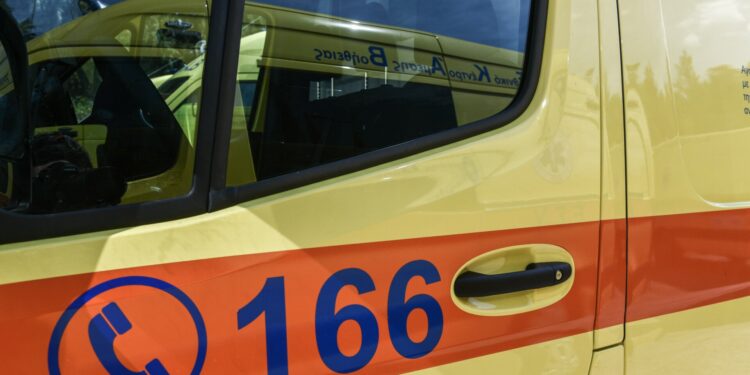 Θεσσαλονίκη: Νεαρή γυναίκα βρέθηκε βαριά τραυματισμένη σε πεζοδρόμιο