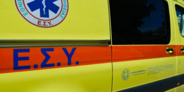 Νεκρή ηλικιωμένη έπειτα από πτώση του αυτοκινήτου της στη θάλασσα 