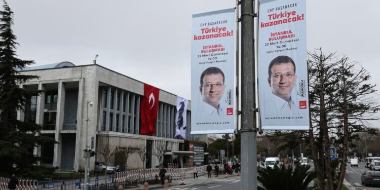 Η Τουρκία «έκαψε» 15 δισ. σε συναλλαγματικά αποθεματικά για να ανακάμψει από την κρίση της σύλληψης Ιμάμογλου