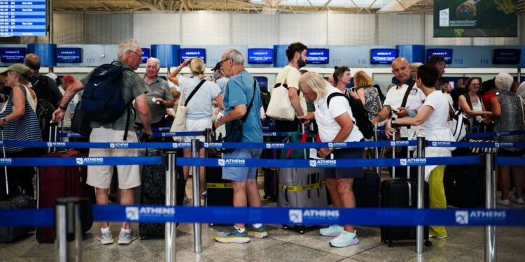 Είναι βαρύς ο τουρισμός είναι πικρά τα βράχια