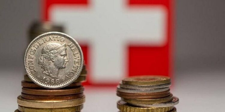 Συγκέντρωση διαμαρτυρίας δανειοληπτών σε ελβετικό φράγκο στο Υπουργείο Οικονομικών