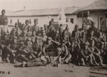 Έφτασε ένας καφλές Ποντίων από την Κερασούντα σε αξιοθρήνητη κατάσταση, κακοντυμένοι και κατάκοποι