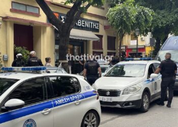 Μία σύλληψη και πάνω από 20 προσαγωγές έπειτα από διαμαρτυρία έξω από σούπερ μάρκετ για την ακρίβεια