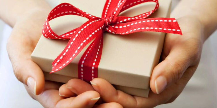 Ποιοι γιορτάζουν σήμερα 18 Μαΐου