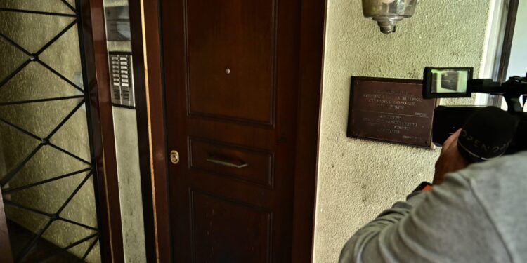 Επίθεση με γκαζάκια στην είσοδο πολυκατοικίας όπου διαμένει ο πρώην αναπληρωτής πρόεδρος του ΕΟΔΑΣΑΑΜ