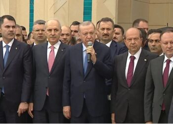 Ερντογάν: Υπό βροχή στα κατεχόμενα