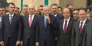 Ερντογάν: Υπό βροχή στα κατεχόμενα