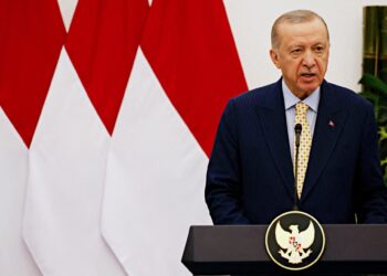 Εγκλημα οι αμβλώσεις, μάστιγα οι ΛΟΑΤΚΙ