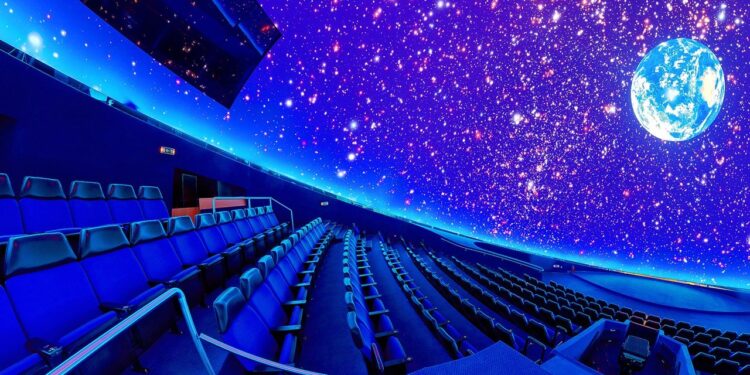 Ένα Ταξίδι στον Χρόνο και στο Σύμπαν»