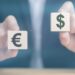 Ώθηση στο ευρώ από τον Τραμπ