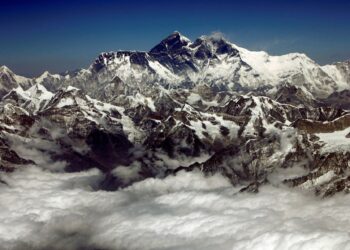 Της είπαν να μείνει στο σπίτι με τα παιδιά της. Ανέβηκε στην κορυφή του κόσμου