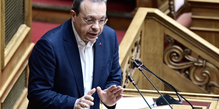 Ο πρωθυπουργός να απολογηθεί στην Βουλή για την Ομάδα Αλήθειας 