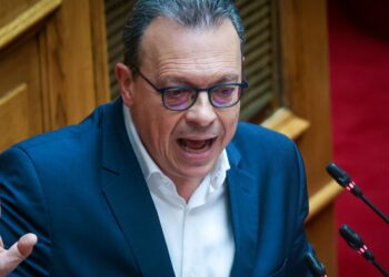 Επανακατέθεσε στη Βουλή τις ερωτήσεις για οικονομία και «Ομάδα Αλήθειας»