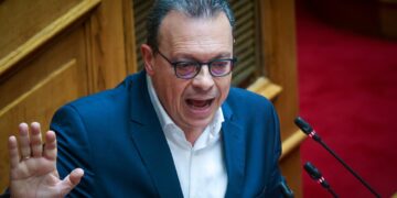 Επανακατέθεσε στη Βουλή τις ερωτήσεις για οικονομία και «Ομάδα Αλήθειας»