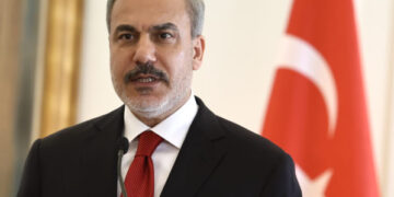 Τουρκία: Ο Φιντάν προσκαλεί Ουκρανία και Ρωσία σε συνάντηση «το συντομότερο δυνατό»