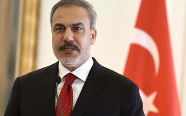 Τουρκία: Ο Φιντάν προσκαλεί Ουκρανία και Ρωσία σε συνάντηση «το συντομότερο δυνατό»