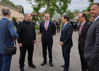 Κωνσταντινούπολη: Ολοκληρώθηκε η συνάντηση Ουκρανίας – Τουρκίας