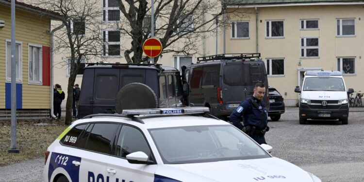 3 τραυματίες σε επίθεση με μαχαίρι σε σχολείο