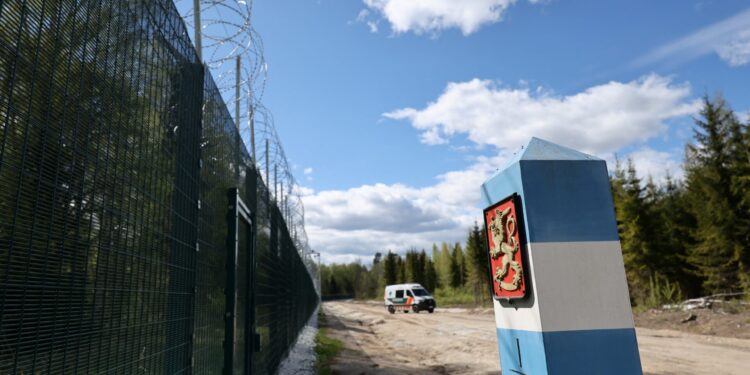 Η Φινλανδία ολοκληρώνει τα πρώτα 35 χιλιόμετρα φράχτη στα σύνορα με τη Ρωσία