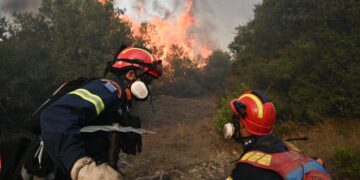 Φωτιά τώρα στα Σπάτα – Μεγάλη κινητοποίηση της πυροσβεστικής