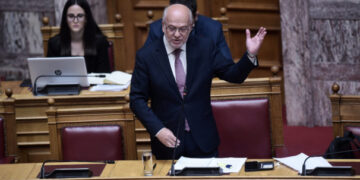 Βουλή: Κόντρα κυβέρνησης – αντιπολίτευσης για την κατάθεση των τροπολογιών