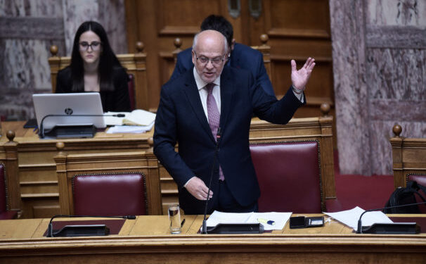 Βουλή: Κόντρα κυβέρνησης – αντιπολίτευσης για την κατάθεση των τροπολογιών