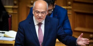 Parliament: Fierce clash between Florides and Velopoulos over Karoni’s conclusion from the National Technical University of Athens on the Tempi