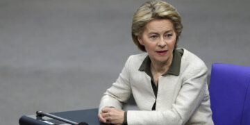 Κομισιόν: «Η διαφάνεια ήταν πάντα ύψιστης σημασίας για την Επιτροπή και την Φον ντερ Λάιεν»