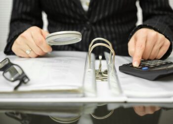 Απόβαση εφοριακών σε 24 τουριστικές περιοχές