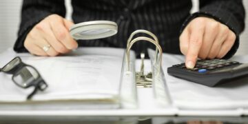 Απόβαση εφοριακών σε 24 τουριστικές περιοχές