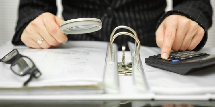 Απόβαση εφοριακών σε 24 τουριστικές περιοχές