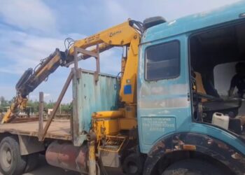 Άγνωστοι έκλεψαν φορτηγό με σίδερα