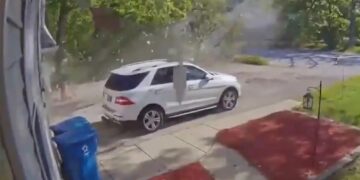 Έκρηξη σε εν κινήσει φορτηγό