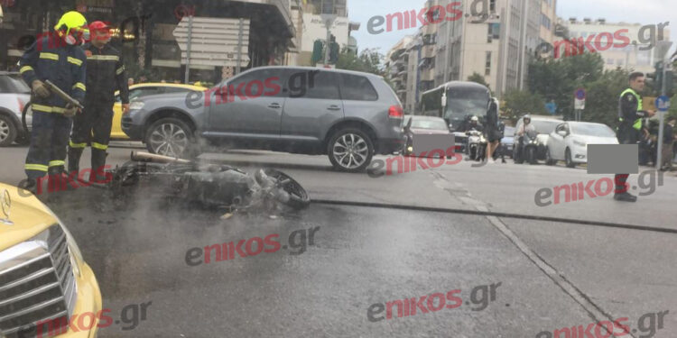 Μηχανή τυλίχθηκε στις φλόγες λόγω μηχανικής βλάβης – ΦΩΤΟ αναγνώστη