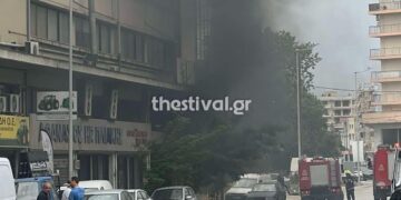 Θεσσαλονίκη: Φωτιά σε εγκαταλελειμμένο κατάστημα στην οδό Γαννιτσών