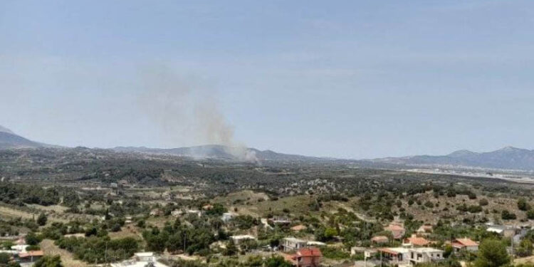 Φωτιά στο Μαρκόπουλο – Επιχειρεί και ένα ελικόπτερο