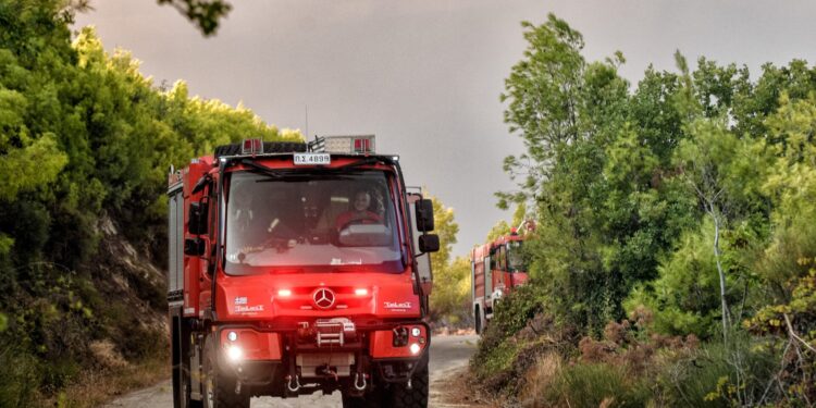 Φωτιά τώρα στο Μαρκόπουλο