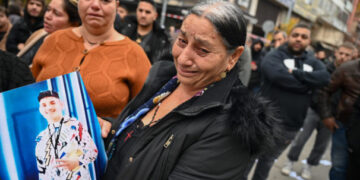 Στο εδώλιο ο αστυνομικός που πυροβόλησε και σκότωσε τον 16χρονο Κώστα Φραγκούλη