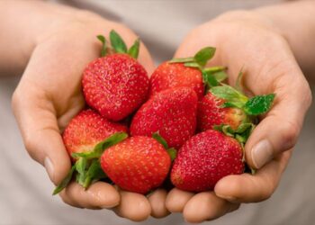 Το κόκκινο superfood που φροντίζει το γυναικείο σώμα και μια απολαυστική συνταγή