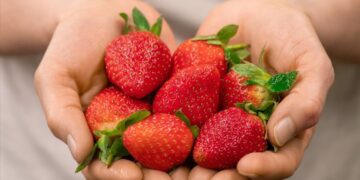 Το κόκκινο superfood που φροντίζει το γυναικείο σώμα και μια απολαυστική συνταγή