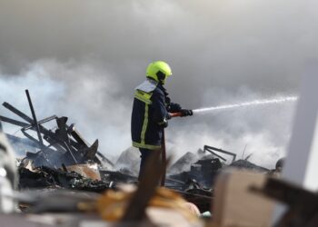 Φωτιά τώρα σε υπόγειο πολυκατοικίας στο Γαλάτσι