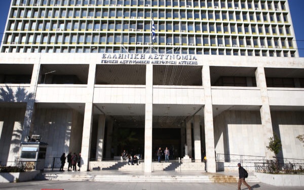 Αστυνομικός αυτοπυροβολήθηκε κατά λάθος στο γραφείο του