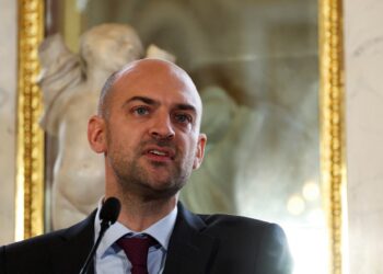 ΗΠΑ και Ευρώπη πρέπει να επιβάλουν «καταστροφικές κυρώσεις» στη Ρωσία για να την εξαναγκάσουν να τερματίσει τον πόλεμο στην Ουκρανία