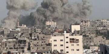 Τουλάχιστον 100 νεκροί από ισραηλινούς αεροπορικούς βομβαρδισμούς – Τι προειδοποιεί, ο Ύπατος Αρμοστής του ΟΗΕ