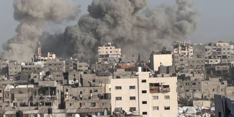 Τουλάχιστον 100 νεκροί από ισραηλινούς αεροπορικούς βομβαρδισμούς – Τι προειδοποιεί, ο Ύπατος Αρμοστής του ΟΗΕ