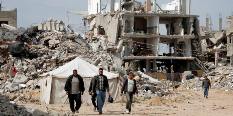 Σχεδόν οι μισοί κάτοικοι της Γάζας είναι πρόθυμοι να φύγουν, σύμφωνα με έρευνα